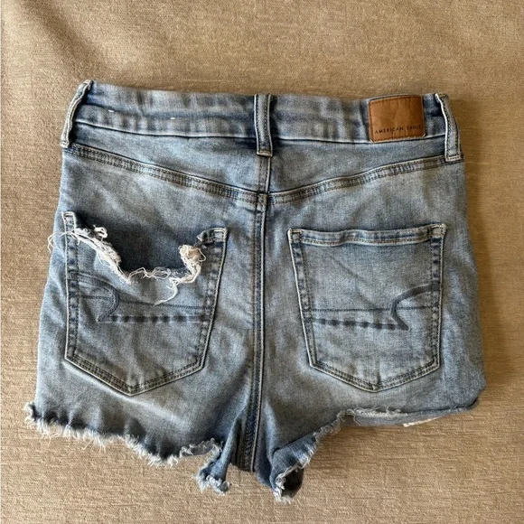 American Eagle women’s  stretch curvy high-rise Shorty distressed denim shorts - Picture 4 of 12